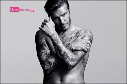 David Beckham en calzoncillos  y a la carrera